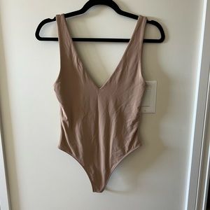 BABATON CONTOUR V NECK BODY SUIT